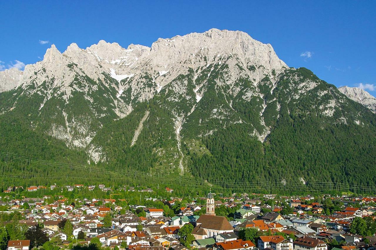 Gaestehaus Lipp Apartment Mittenwald Exterior photo